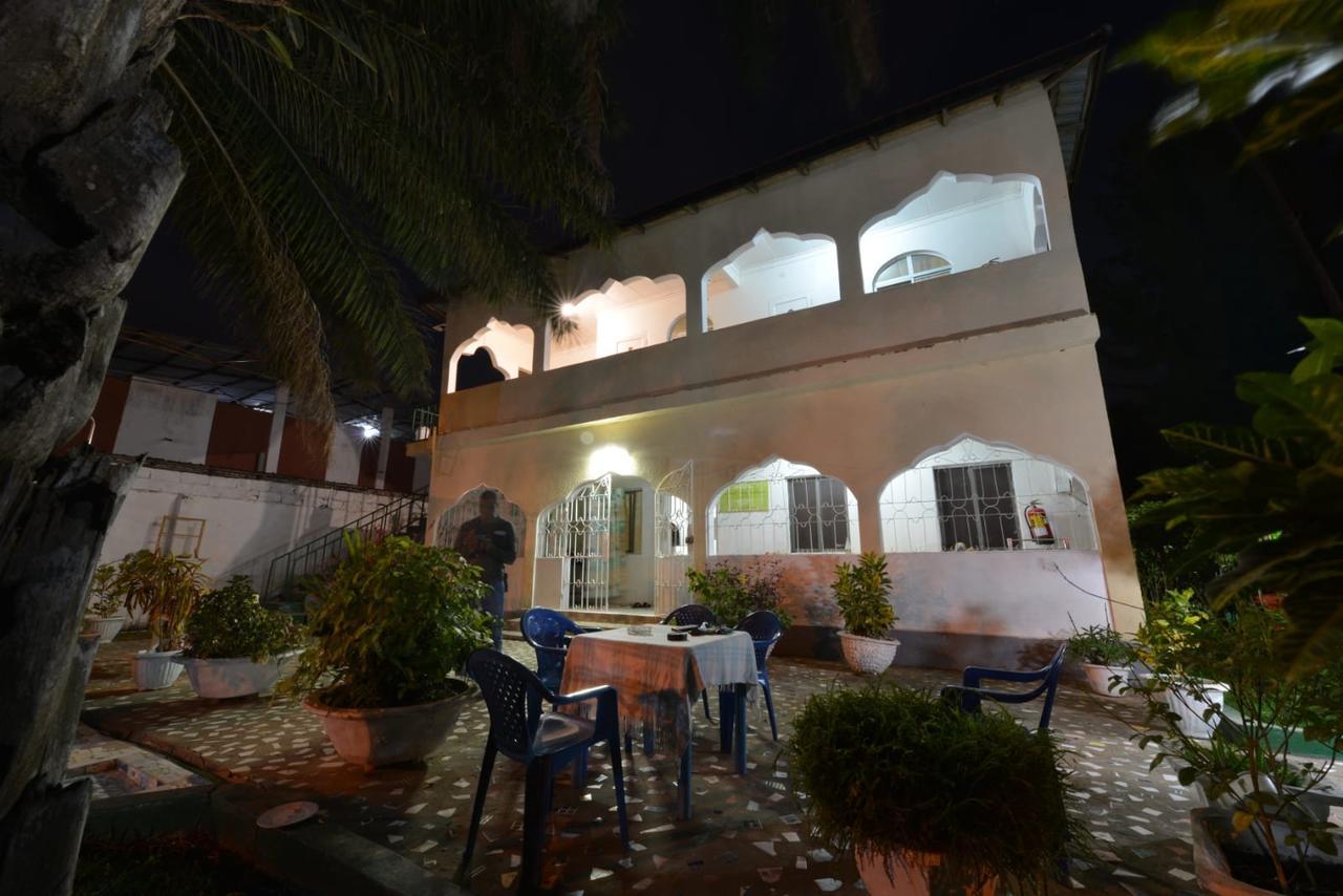 One World Village Guesthouse Bakau Exterior foto